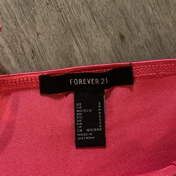 Pink silky dress - Picture 3 of 3